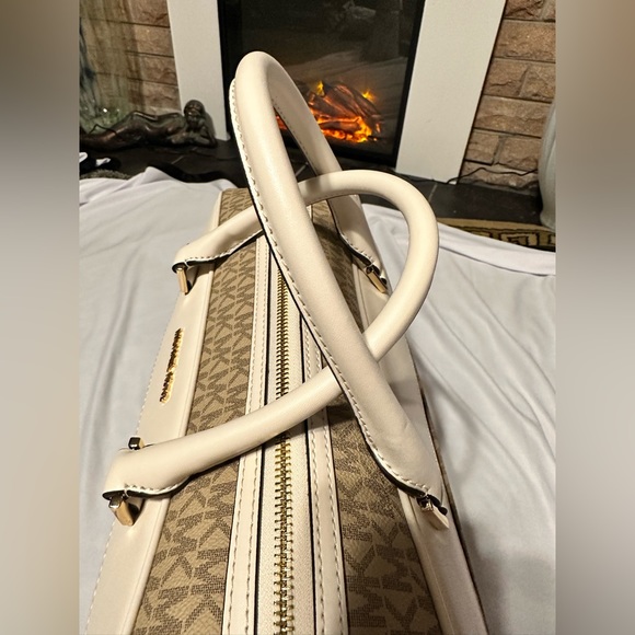 Michael Kors NWT large weekend travel bag. Beautiful Miami style bag so cute - Picture 12 of 16